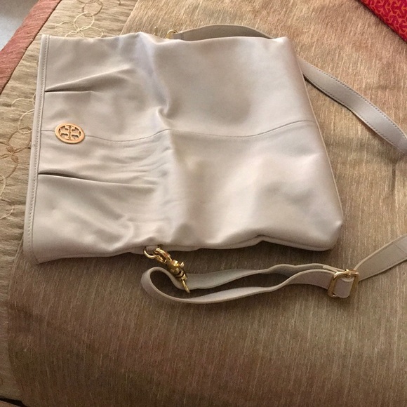 Verona Foldover Messenger - Picture 3 of 6